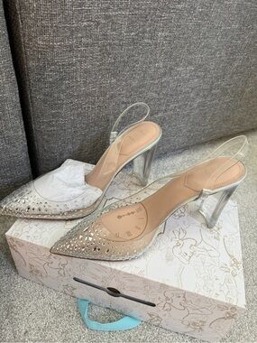 Clear Crystal Embellished Slingback Heels - Silver Aldo x Disney Cinderella